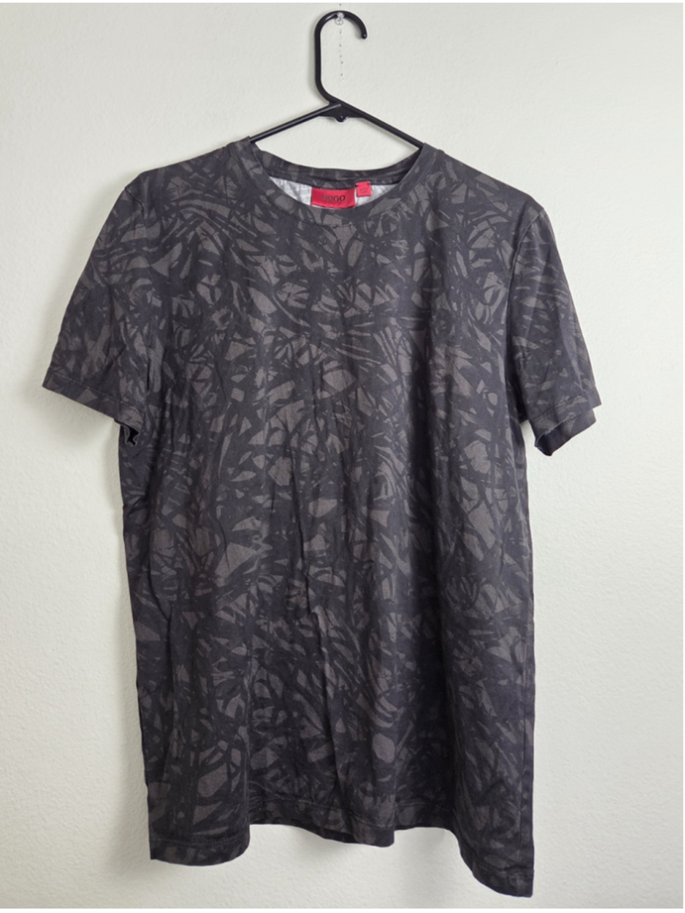 Men's Hugo Boss Short Sleeve Tee, Size M, Black and Grey Patterned